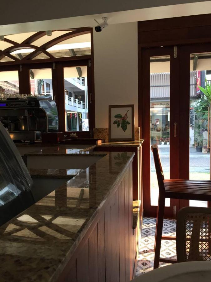 Valentier Cafe And Hotel チエンマイ エクステリア 写真