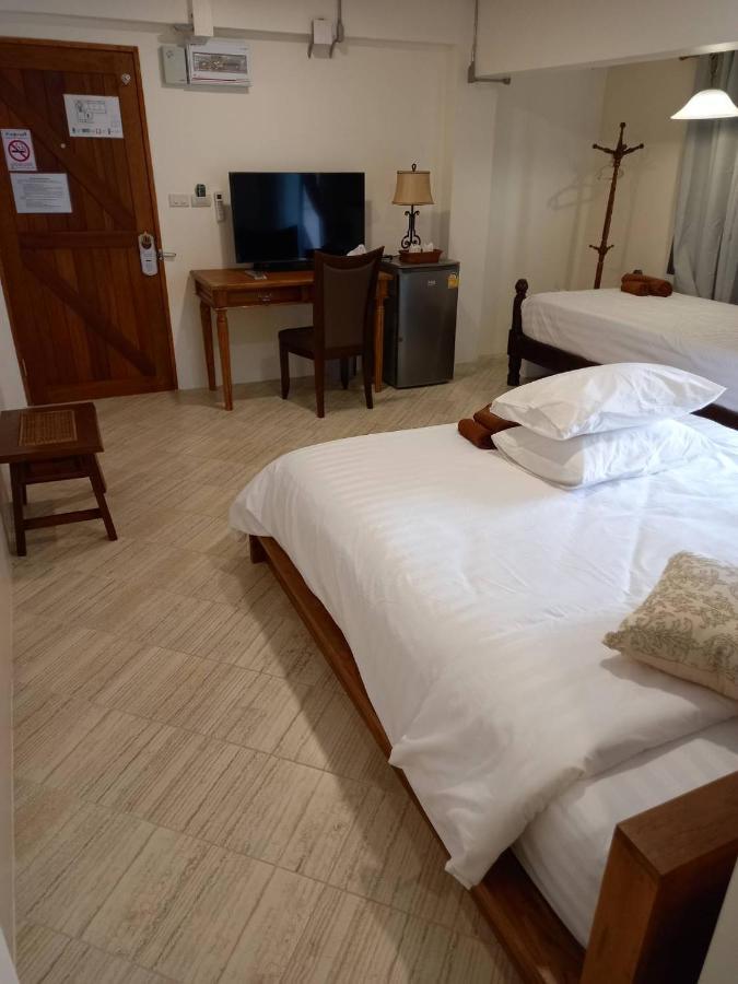 Valentier Cafe And Hotel チエンマイ エクステリア 写真