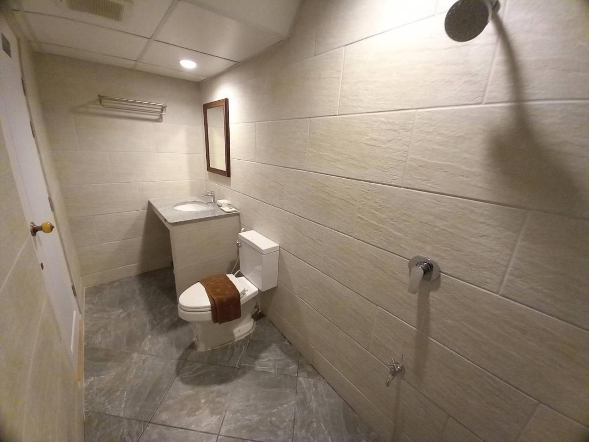 Valentier Cafe And Hotel チエンマイ エクステリア 写真