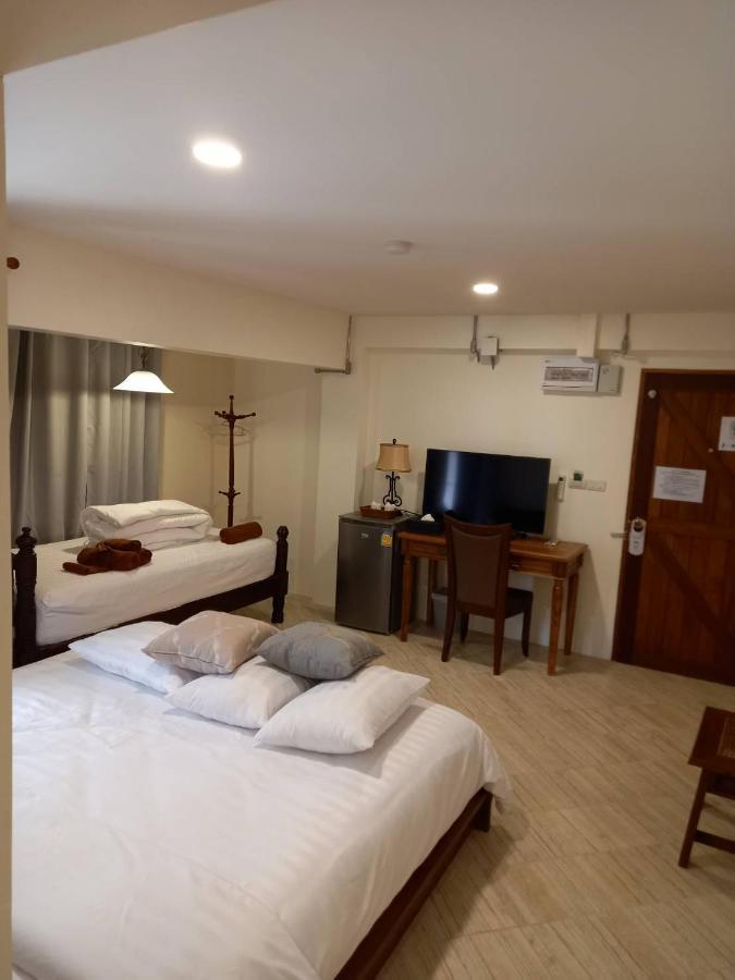 Valentier Cafe And Hotel チエンマイ エクステリア 写真
